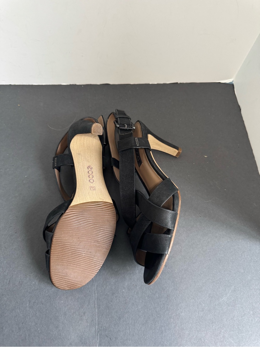 Ecco Black Leather Strappy Heeled Sandals. EU 37 - Picture 11 of 11